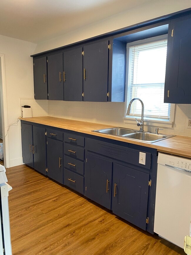 Building Photo - 1627 S Indianapolis Ave