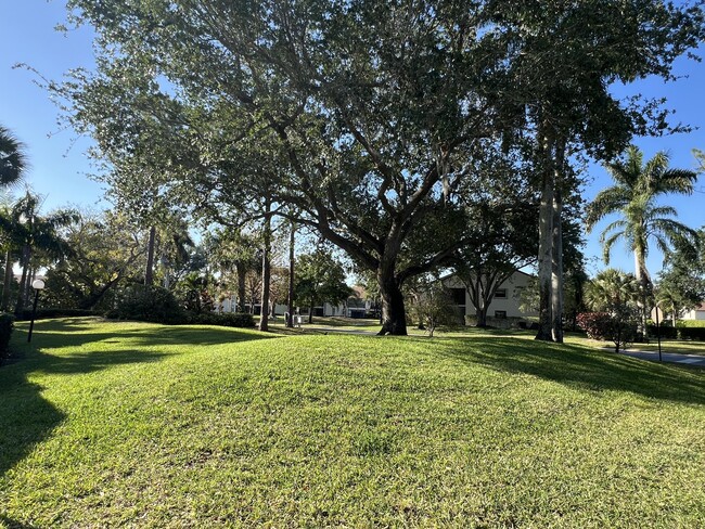Building Photo - 3211 Jog Park Dr