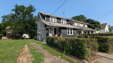 Building Photo - 1371 Stark Ave SW