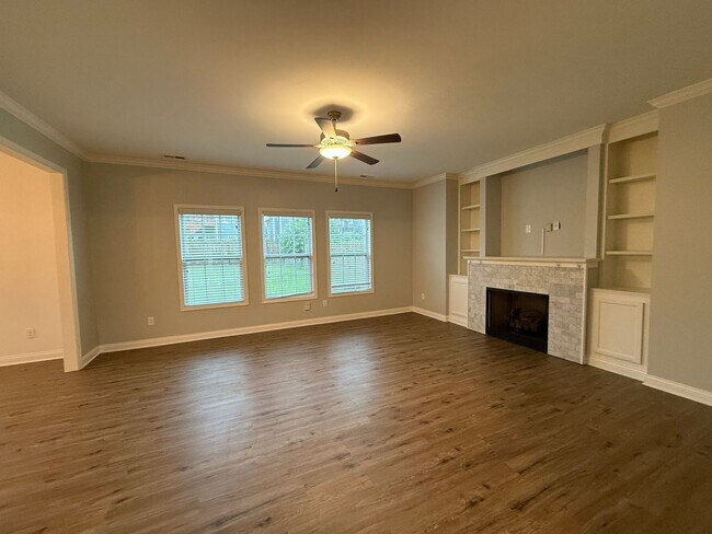 Building Photo - **For Rent: Gorgeous 4 Bed, 2.5 Bath Home ...