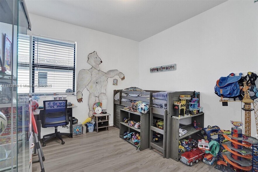 Building Photo - 268 NE 210th Way