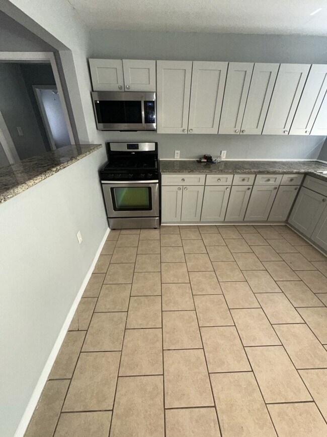 Building Photo - NEW IN MANAGEMENT - AVAILABLE NOW! $100 OFF MOVE IN SPECIAL