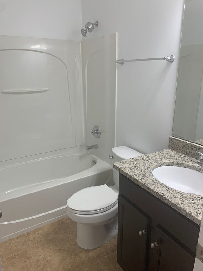 Building Photo - Spacious 3 Bed/2.5 Bath Townhome in Oakleaf