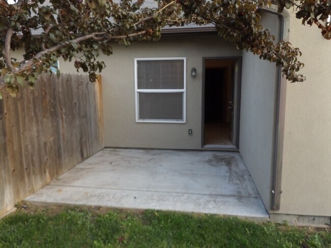 Building Photo - Spacious 3 Bedroom, 2 Bathroom Duplex with Two Car Garage and Fenced Yard!
