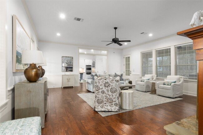 Building Photo - 6130 Homeland Ln