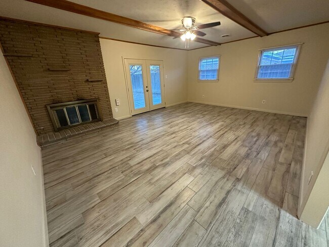 Building Photo - 1106 La Paloma St