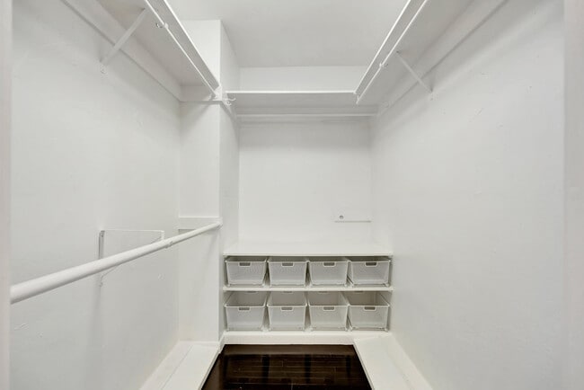 Building Photo - 136 Worth Ct S