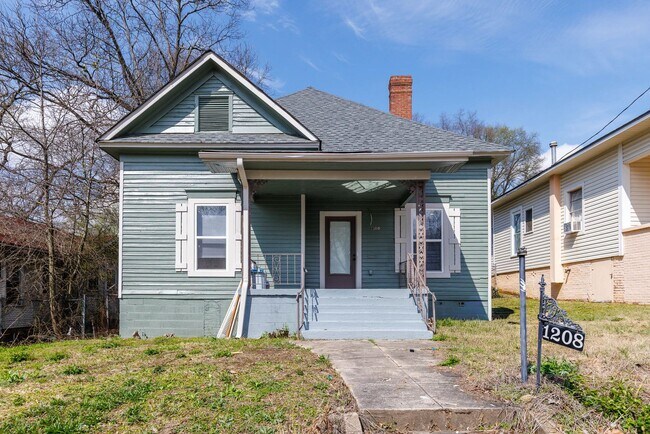 Building Photo - 3 Bedroom, 2 Bath in North Pratt