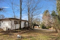 Building Photo - Duplex in Grove Park
