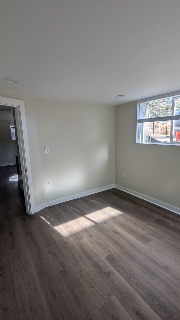 Building Photo - Newly Renovated Duplex! 1 Bedroom Garden L...