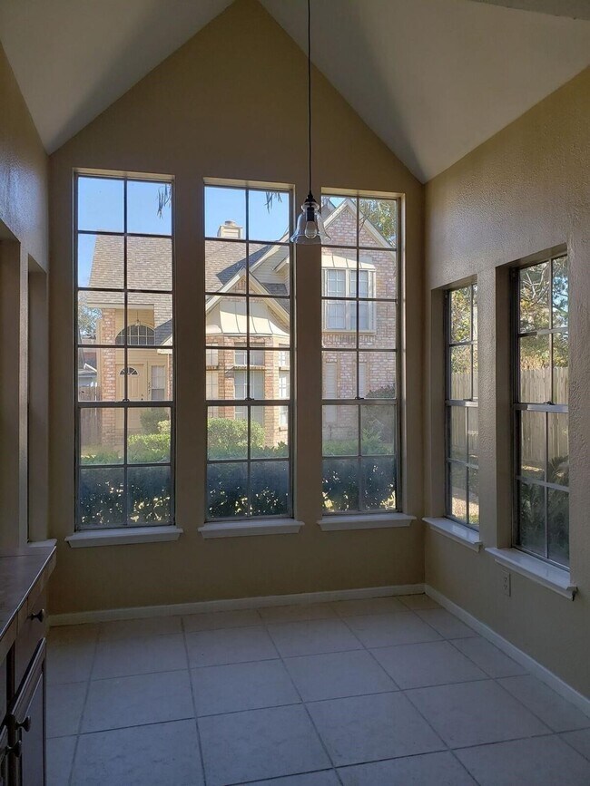 Building Photo - 6649 Queensclub Dr