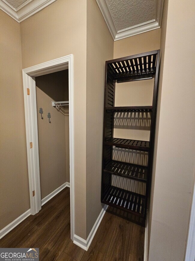 Building Photo - 31 Ridgeview Dr