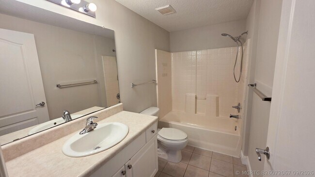 Building Photo - 5090 Fairways Cir