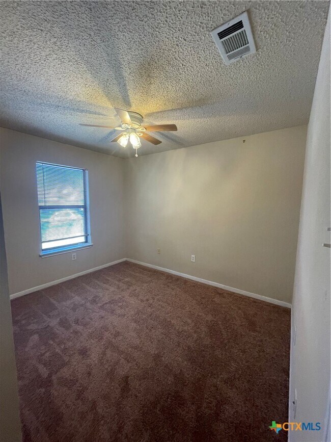 Building Photo - 104 Horseshoe Dr