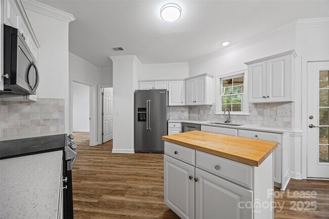 Building Photo - 7219 Bevington Woods Ln