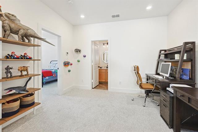 Building Photo - 2420 Elm Pl