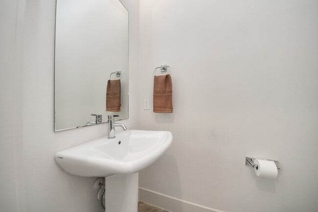 Building Photo - 4810 Martin Oaks Ln