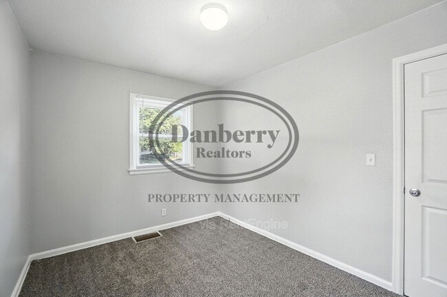 Building Photo - 1126 Searles Rd