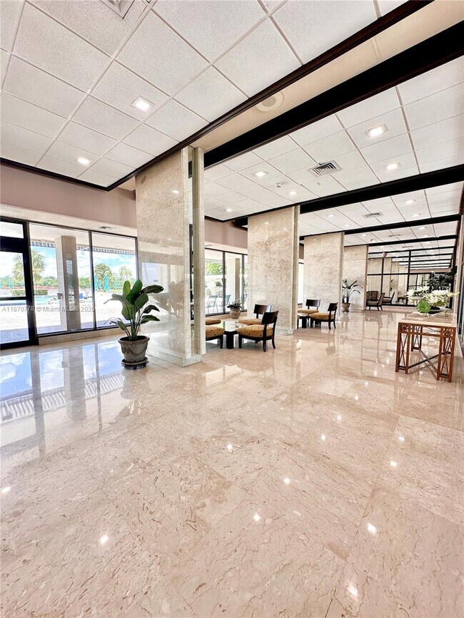 Building Photo - 300 Bayview Dr