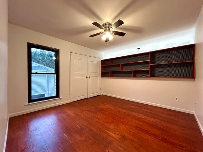 Building Photo - 1625 Merry Oaks Rd