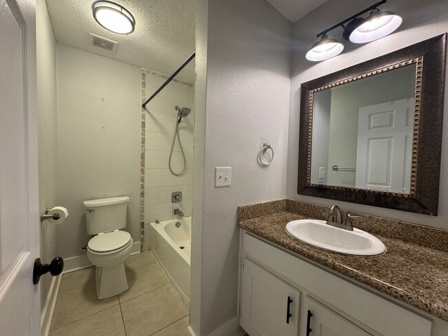 Building Photo - Gulf Breeze - Pineglade - 4 bedroom, 3 bat...