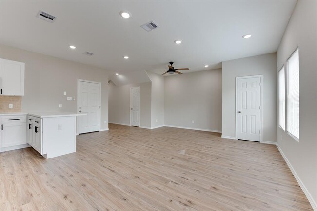 Building Photo - 8202 Homewood Ln