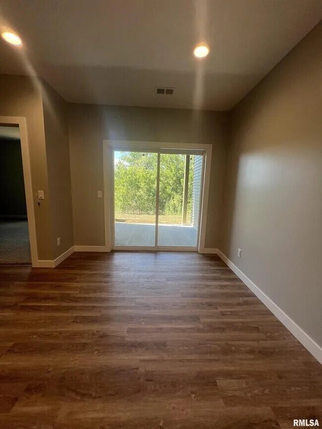 Building Photo - 5246 Pandit Dr