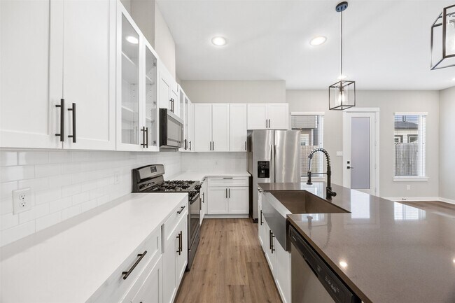 Building Photo - 8451 Berry Brush Ln