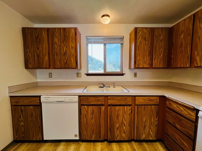 Building Photo - Non-Refundable & Security Deposit Total: $1300.00