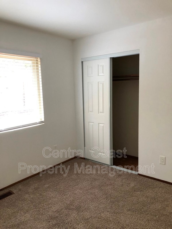 Building Photo - 725 Lobos St