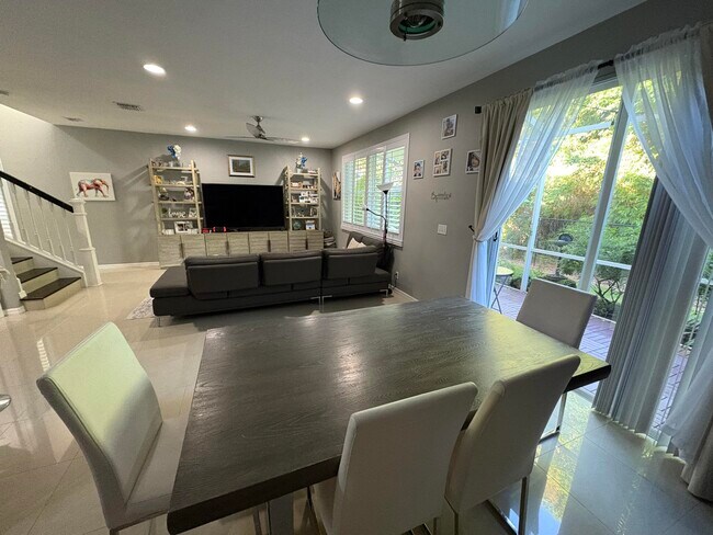 Building Photo - 9205 Villa Palma Ln