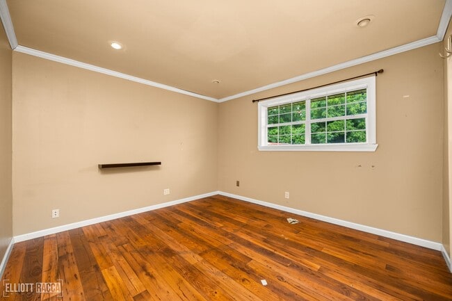 Building Photo - 2020 Clover Ln