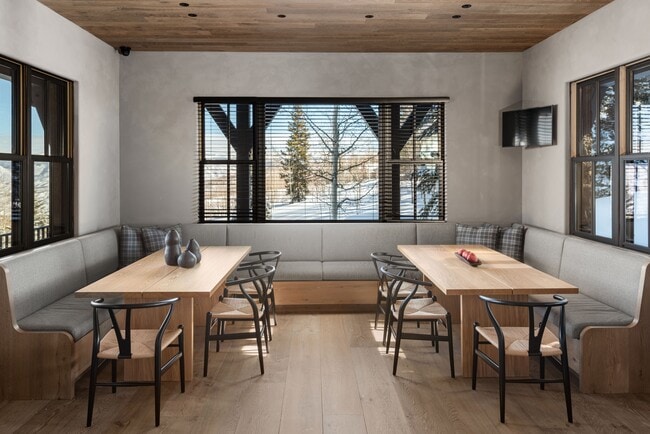 Building Photo - 379 Divide Dr