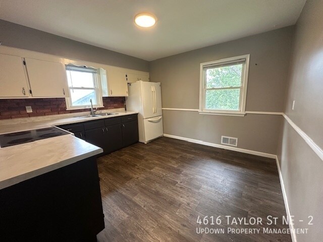 Building Photo - 4616 Taylor St NE