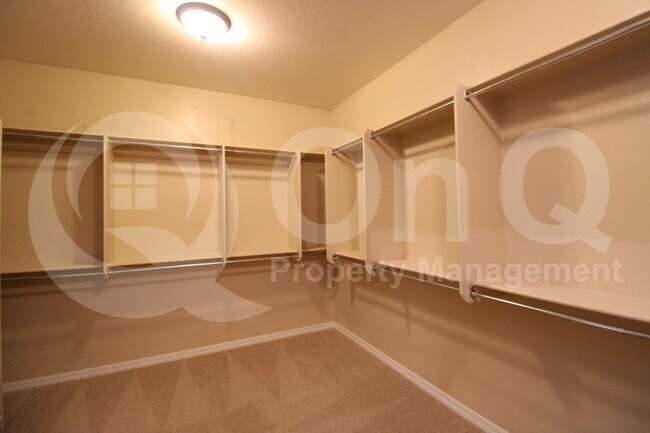 Building Photo - 3951 E Ravenswood Dr