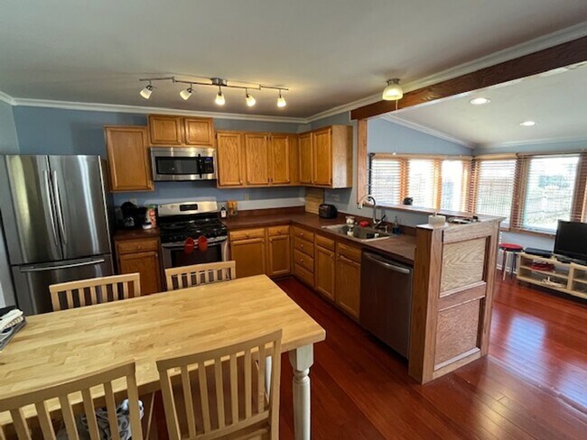 Building Photo - 2 bed 2 bath Single Family Home in Bexley ...