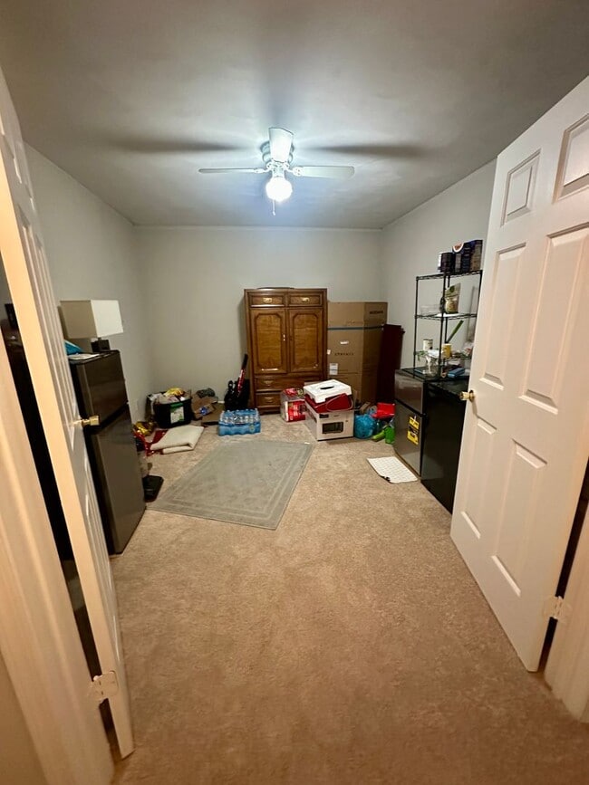 Building Photo - Prime Location Close to Virginia Tech