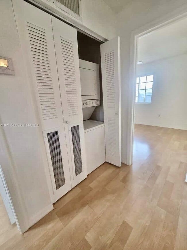 Building Photo - 2184 NE 167th St