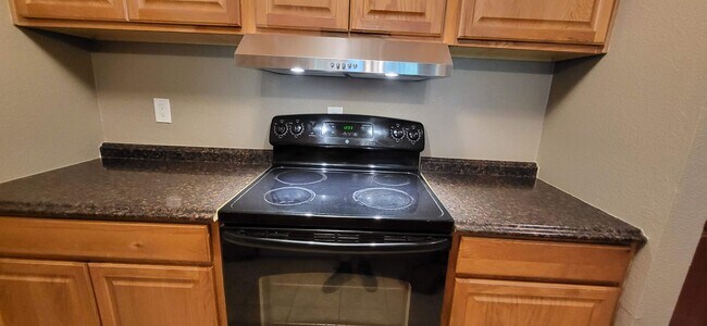 Building Photo - Vallejo Studio available for rent in excellent location over looking Dan Foley Park