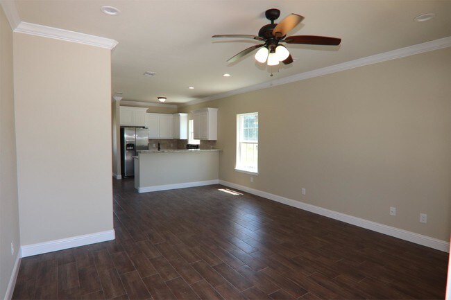 Building Photo - 6140 E Roundbunch Rd