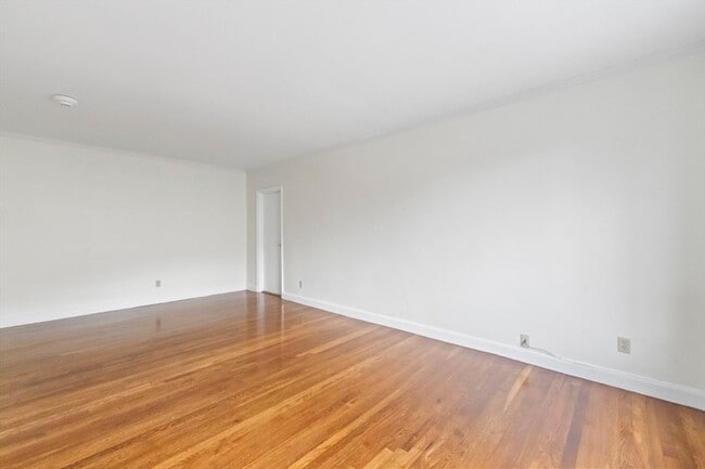 Building Photo - 38-40 Cedar Street Unit 243