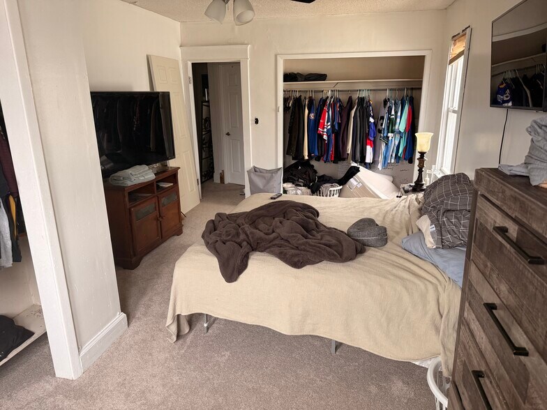 Building Photo - 359 Colvin Ave