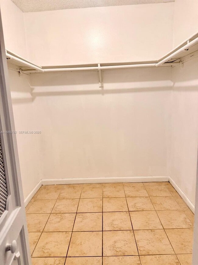 Building Photo - 4848 NW 24th Ct