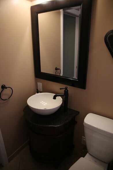 Building Photo - 2011 Rockefeller Ln