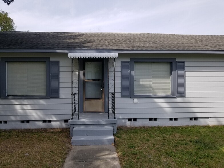 Building Photo - 921 W Penfield St