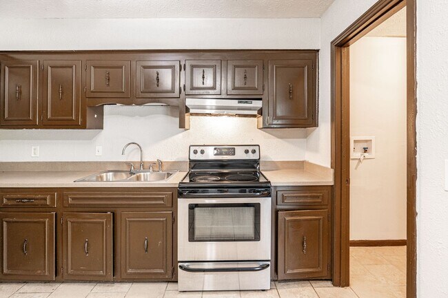 Building Photo - 127 B Susan Dr