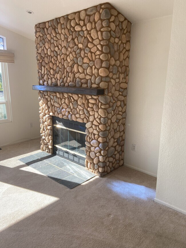 Building Photo - 1186 Via Santa Paulo