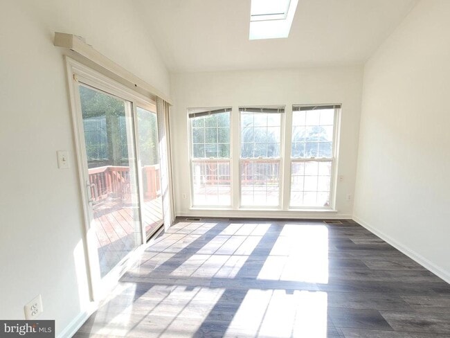 Building Photo - 13115 Rosebay Dr