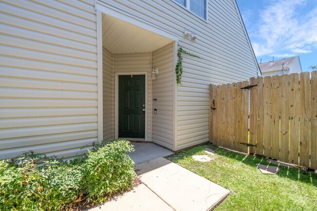Building Photo - 3701 Bay Crescent