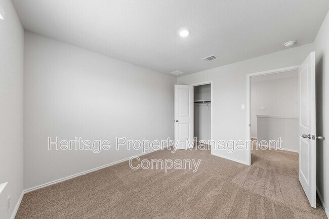 Building Photo - 6212 Sunhigh Dr